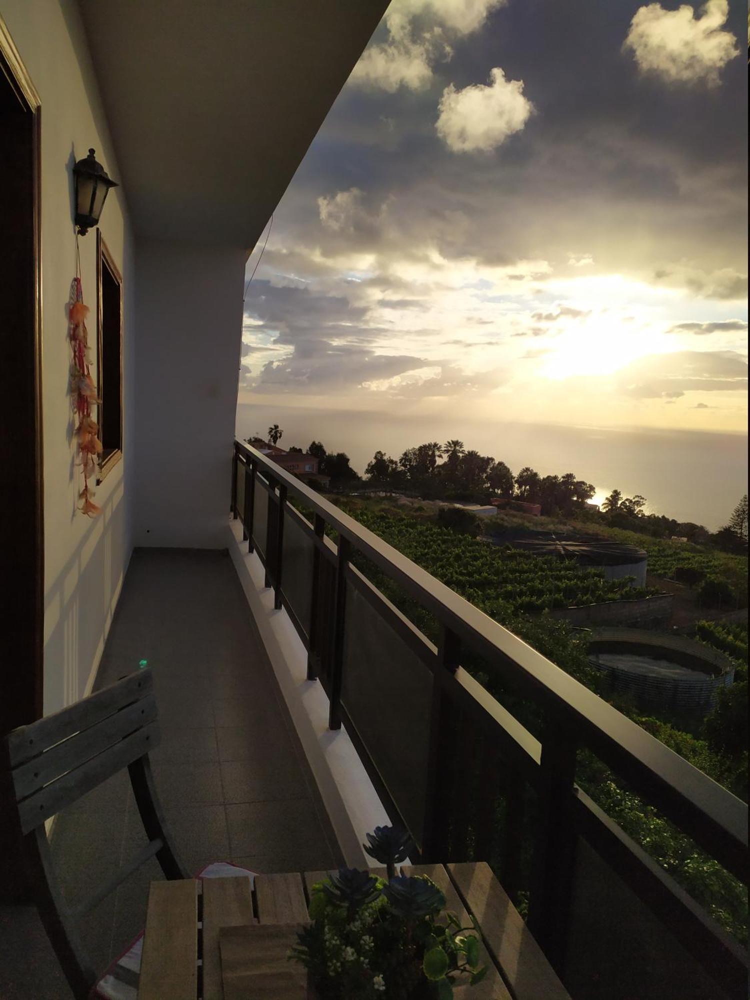 Los atardeceres más bellos del Sauzal Exterior foto